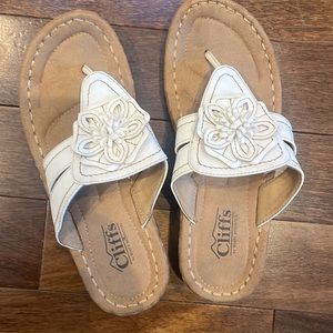 Woman's cliffs white moutain sandals with flower design size 8m